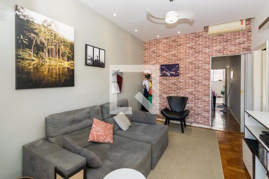 Sala de apartamento para alugar com 2 quartos, 100m² em Brás de Pina, Rio de Janeiro