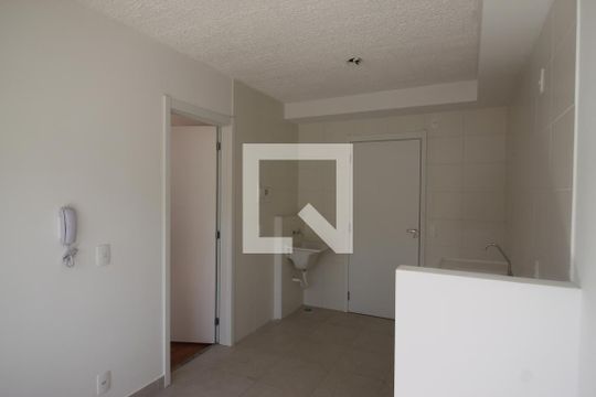 Sala de apartamento para alugar com 1 quarto, 26m² em Jardim Itacolomi, São Paulo