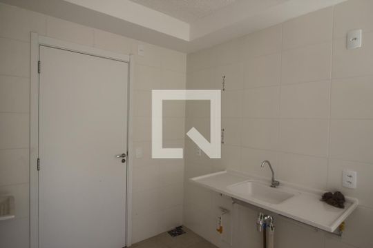 Cozinha  de apartamento para alugar com 1 quarto, 26m² em Jardim Itacolomi, São Paulo