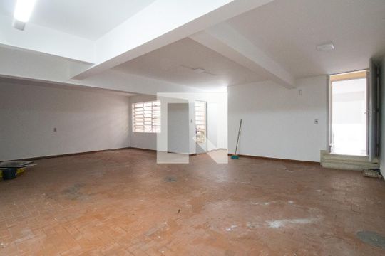 Garagem de casa à venda com 4 quartos, 258m² em Bom Jesus, Porto Alegre