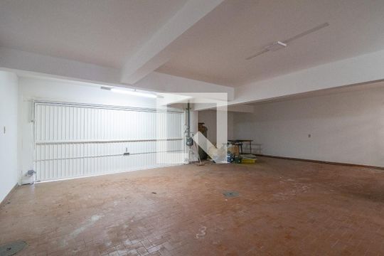 Garagem de casa à venda com 4 quartos, 258m² em Bom Jesus, Porto Alegre
