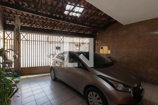 Garagem de casa à venda com 4 quartos, 101m² em Jardim Brasil (zona Norte), São Paulo
