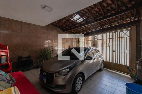 Garagem de casa à venda com 4 quartos, 101m² em Jardim Brasil (zona Norte), São Paulo