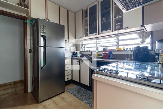 Cozinha de casa para alugar com 3 quartos, 196m² em Vila Moraes, São Paulo