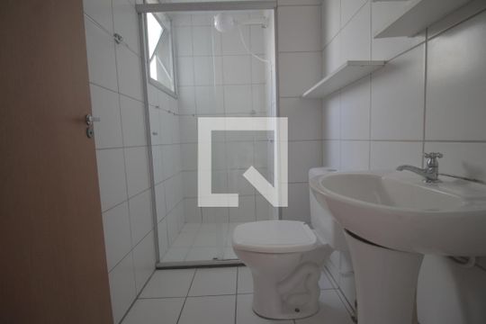 Banheiro de apartamento à venda com 2 quartos, 47m² em Olaria, Canoas