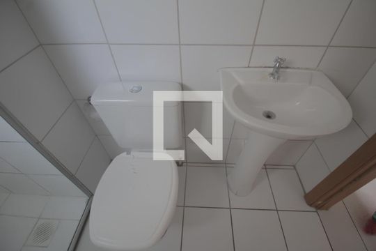 Banheiro de apartamento à venda com 2 quartos, 47m² em Olaria, Canoas