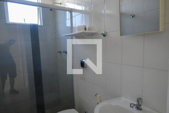Banheiro de apartamento para alugar com 2 quartos, 60m² em Da Luz, Nova Iguaçu