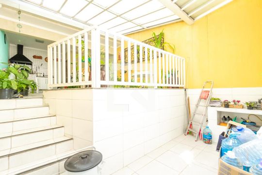Quintal de casa à venda com 3 quartos, 221m² em Jardim Calux, São Bernardo do Campo