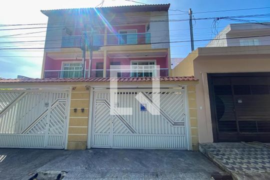 Fachada de casa à venda com 3 quartos, 221m² em Jardim Calux, São Bernardo do Campo