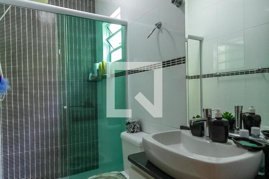 Banheiro da Suíte 1 de casa à venda com 3 quartos, 221m² em Jardim Calux, São Bernardo do Campo