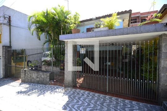 Fachada de casa à venda com 3 quartos, 200m² em Vila Dom Pedro I, São Paulo