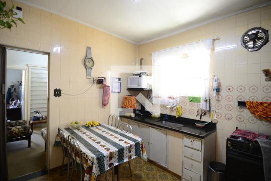 Cozinha de casa à venda com 3 quartos, 200m² em Vila Dom Pedro I, São Paulo