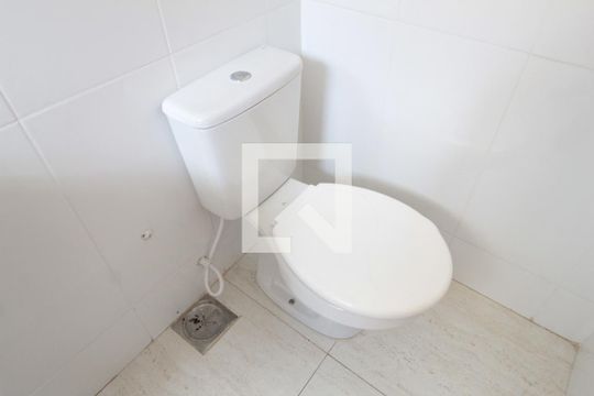 Banheiro das Semi-Suítes de apartamento para alugar com 2 quartos, 56m² em Jardim Leblon, Belo Horizonte