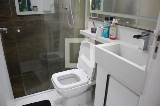 Banheiro de apartamento à venda com 2 quartos, 46m² em Califórnia, Belo Horizonte