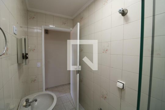 Banheiro de apartamento para alugar com 2 quartos, 55m² em Jardim Guairaca, São Paulo