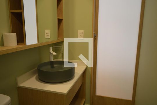 Banheiro de apartamento para alugar com 1 quarto, 27m² em Vila Mariana, São Paulo
