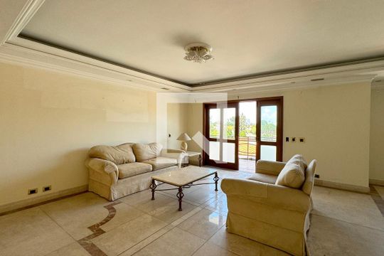 Sala de casa de condomínio à venda com 4 quartos, 975m² em Residencial Cinco (alphaville), Santana de Parnaíba