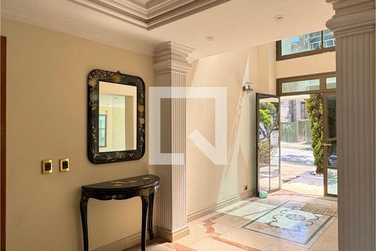 Hall de entrada de casa de condomínio à venda com 4 quartos, 975m² em Residencial Cinco (alphaville), Santana de Parnaíba