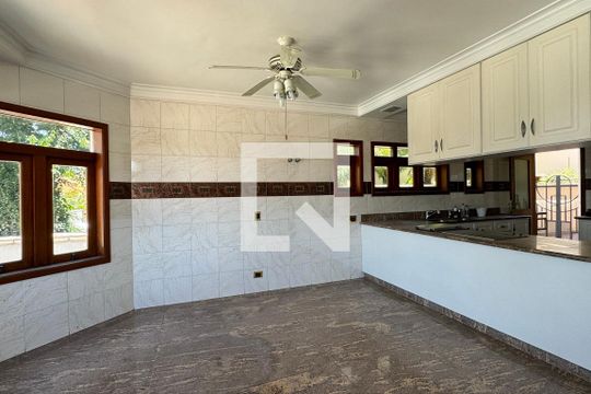 Cozinha de casa de condomínio à venda com 4 quartos, 975m² em Residencial Cinco (alphaville), Santana de Parnaíba