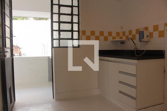 Cozinha de apartamento para alugar com 2 quartos, 160m² em República, São Paulo