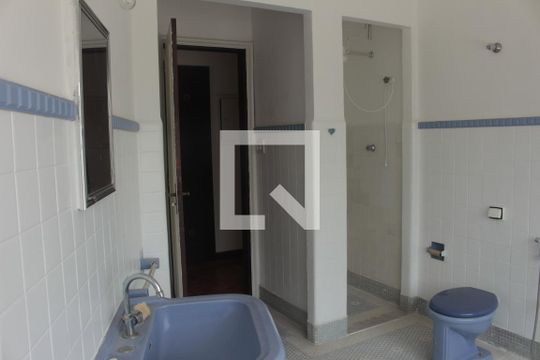 Banheiro de apartamento para alugar com 2 quartos, 160m² em República, São Paulo
