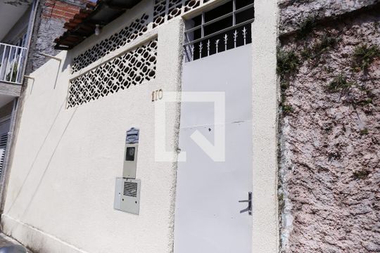 Fachada de casa à venda com 2 quartos, 90m² em Vila Albertina, São Paulo