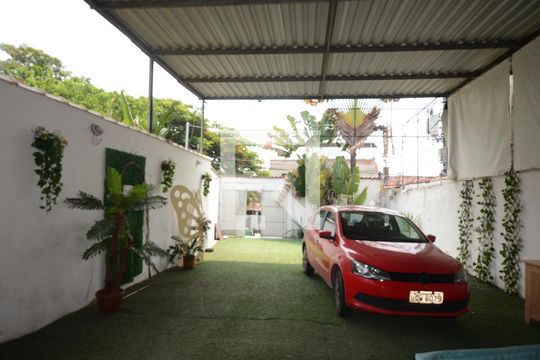 Garagem de casa à venda com 3 quartos, 760m² em Irajá, Rio de Janeiro
