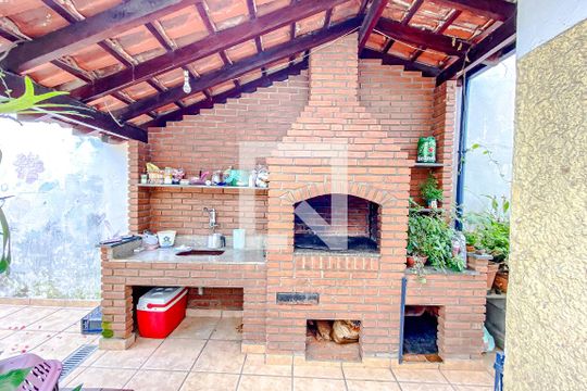 Área externa de casa à venda com 4 quartos, 186m² em Cambuci, São Paulo