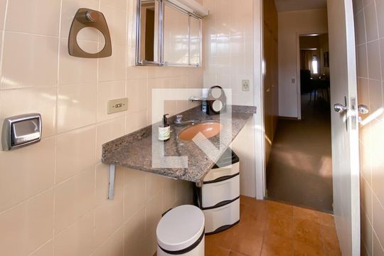 Banheiro 2 de casa à venda com 3 quartos, 330m² em Cidade São Francisco, São Paulo