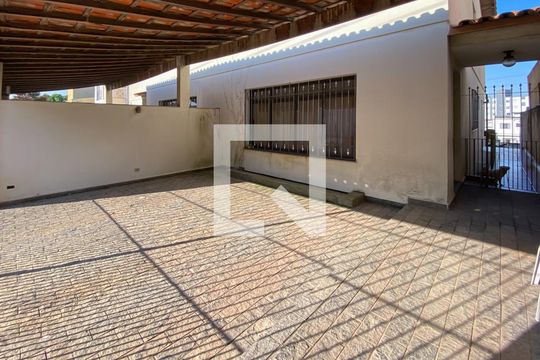Área externa de casa à venda com 3 quartos, 330m² em Cidade São Francisco, São Paulo