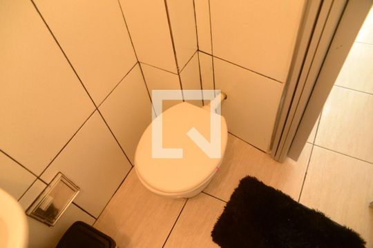 Banheiro de casa de condomínio para alugar com 1 quarto, 78m² em Aviação, Praia Grande
