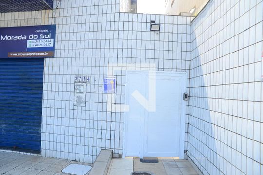fachada de casa de condomínio para alugar com 1 quarto, 78m² em Aviação, Praia Grande