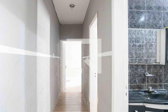 Corredor de casa para alugar com 2 quartos, 63m² em Vila Nogueira, Diadema
