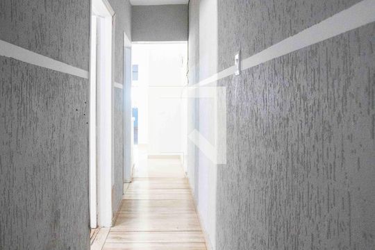 Corredor de casa para alugar com 2 quartos, 63m² em Vila Nogueira, Diadema