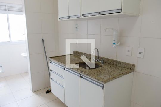 Cozinha de apartamento à venda com 3 quartos, 72m² em Km 18, Osasco