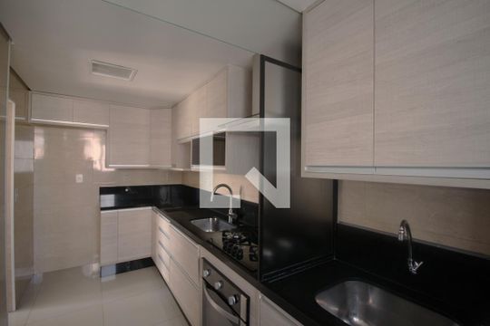 Cozinha de apartamento para alugar com 2 quartos, 72m² em Cidade Ademar, São Paulo