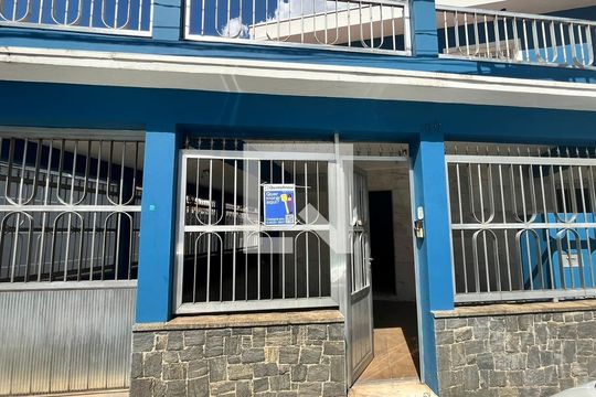 Fachada de casa para alugar com 3 quartos, 240m² em Vila Isolina Mazzei, São Paulo