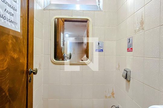 Banheiro da Garagem de casa à venda com 4 quartos, 358m² em Vila Formosa, São Paulo