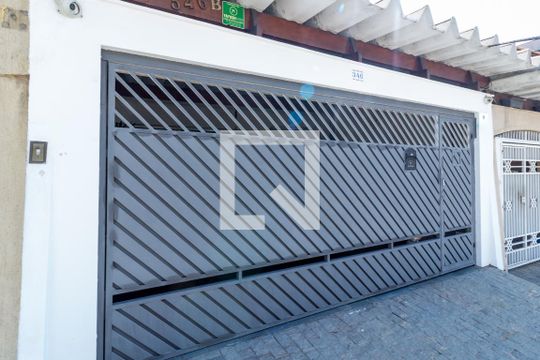 Fachada de casa à venda com 4 quartos, 150m² em Chácara Seis de Outubro, São Paulo