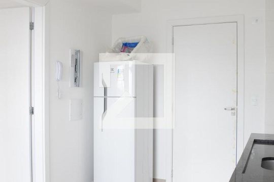 Cozinha de apartamento para alugar com 1 quarto, 30m² em Guaíra, Curitiba
