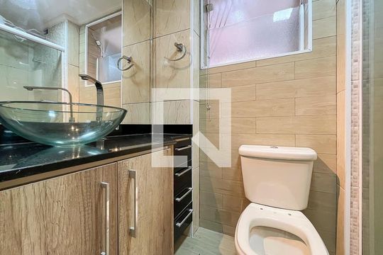 Banheiro de apartamento à venda com 3 quartos, 61m² em Vila Palmares, Santo André