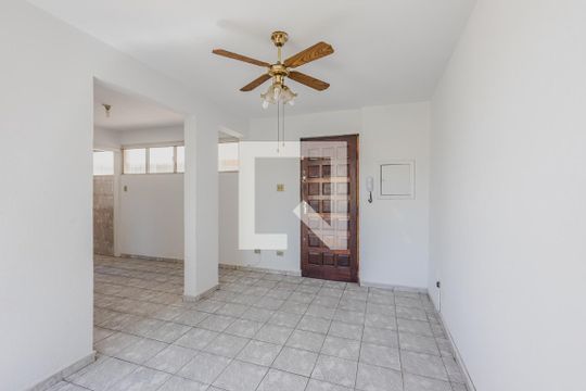 Sala de apartamento para alugar com 3 quartos, 66m² em Alto de Pinheiros, São Paulo