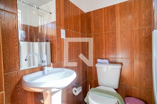 Banheiro de kitnet/studio para alugar com 1 quarto, 35m² em Piratininga, Niterói