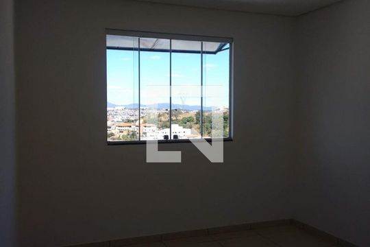 Apartamento 1 de casa à venda com 12 quartos, 300m² em Chácara Contagem, Contagem