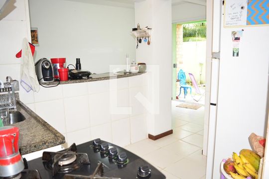 Cozinha de apartamento para alugar com 1 quarto, 70m² em Praia do Flamengo, Salvador