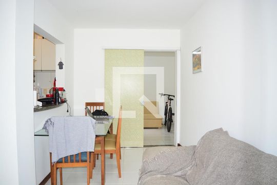 Sala de apartamento para alugar com 1 quarto, 70m² em Praia do Flamengo, Salvador