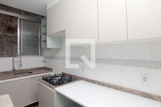 Cozinha + Área de Serviço de apartamento para alugar com 2 quartos, 62m² em Centro Histórico, Porto Alegre
