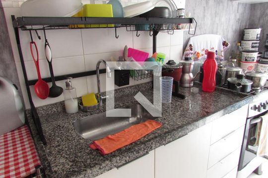 Cozinha de apartamento à venda com 2 quartos, 44m² em Jardim Boa Vista (zona Oeste), Osasco