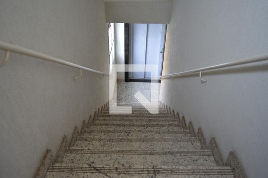 Escadas de apartamento à venda com 3 quartos, 119m² em Arvoredo, Contagem