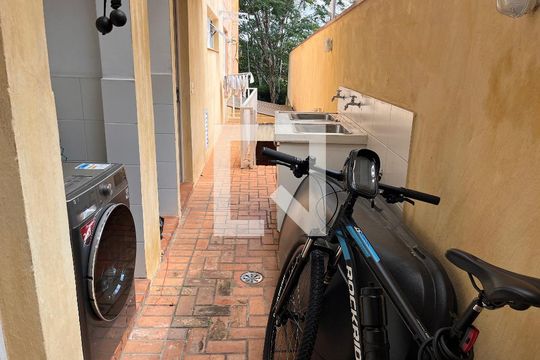 Área de Serviço de casa à venda com 4 quartos, 460m² em Vila Romana, São Paulo